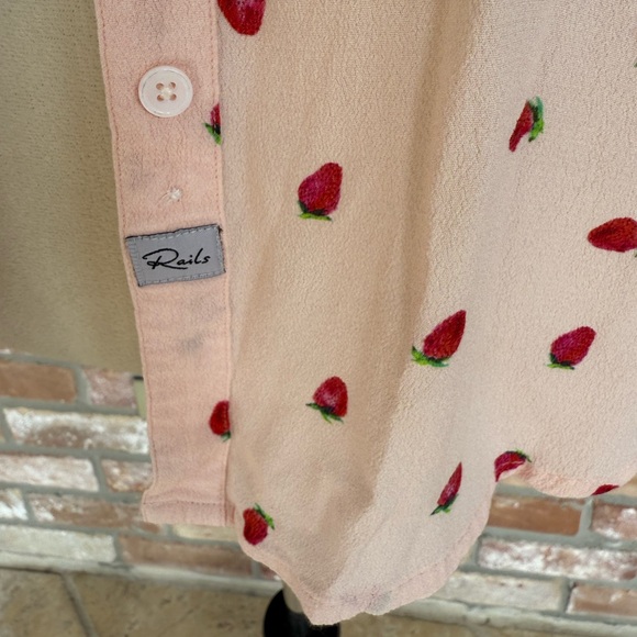 Rails Rocsi Strawberry Print Button Down Shirt Size Small - Picture 5 of 10